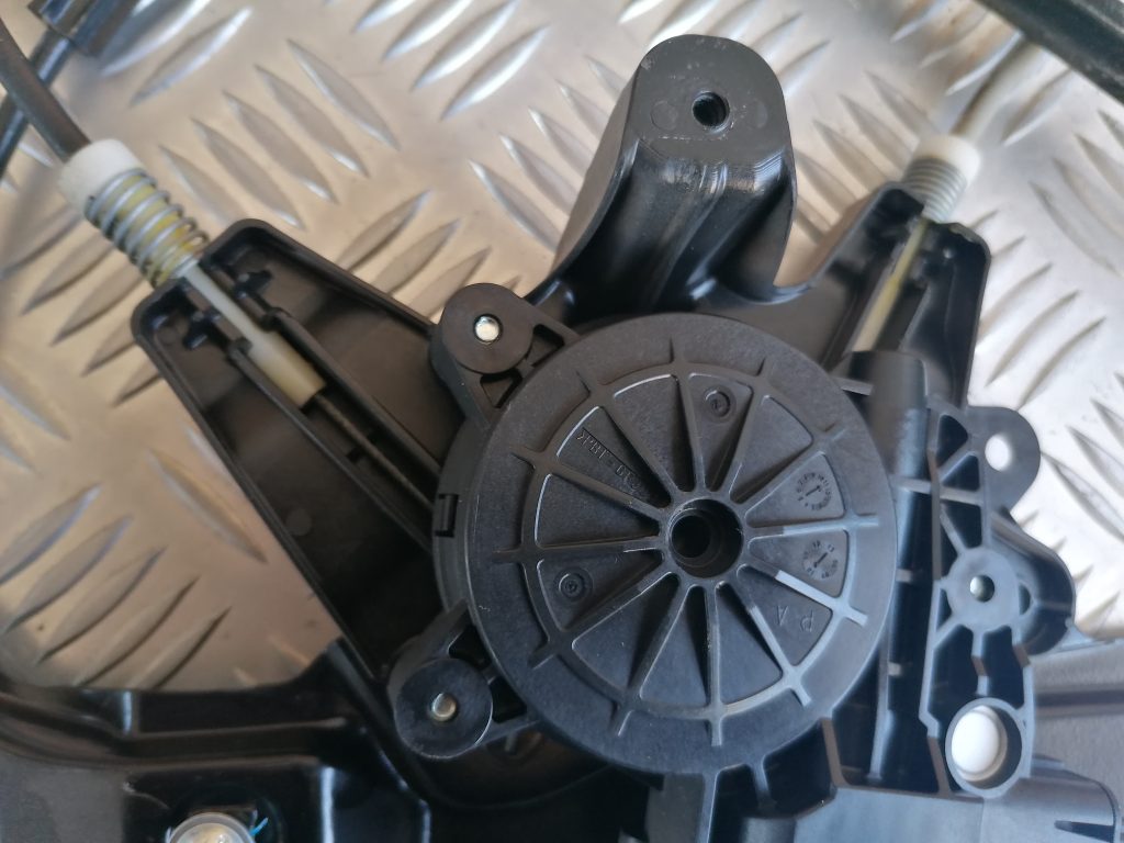 Stikla pacelšanas mehānisms priekšējais labais priekš FORD C-MAX 2011