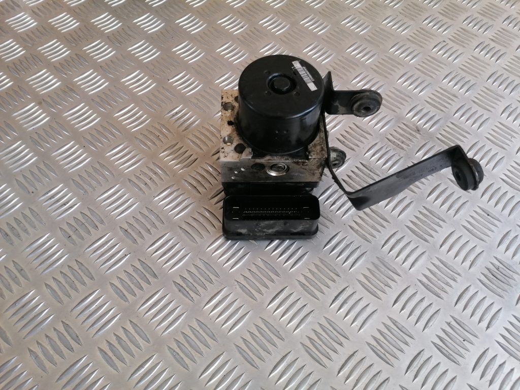 ABS bloks priekš FORD C-MAX 2011 1 ABS bloks priekš FORD C-MAX 2011