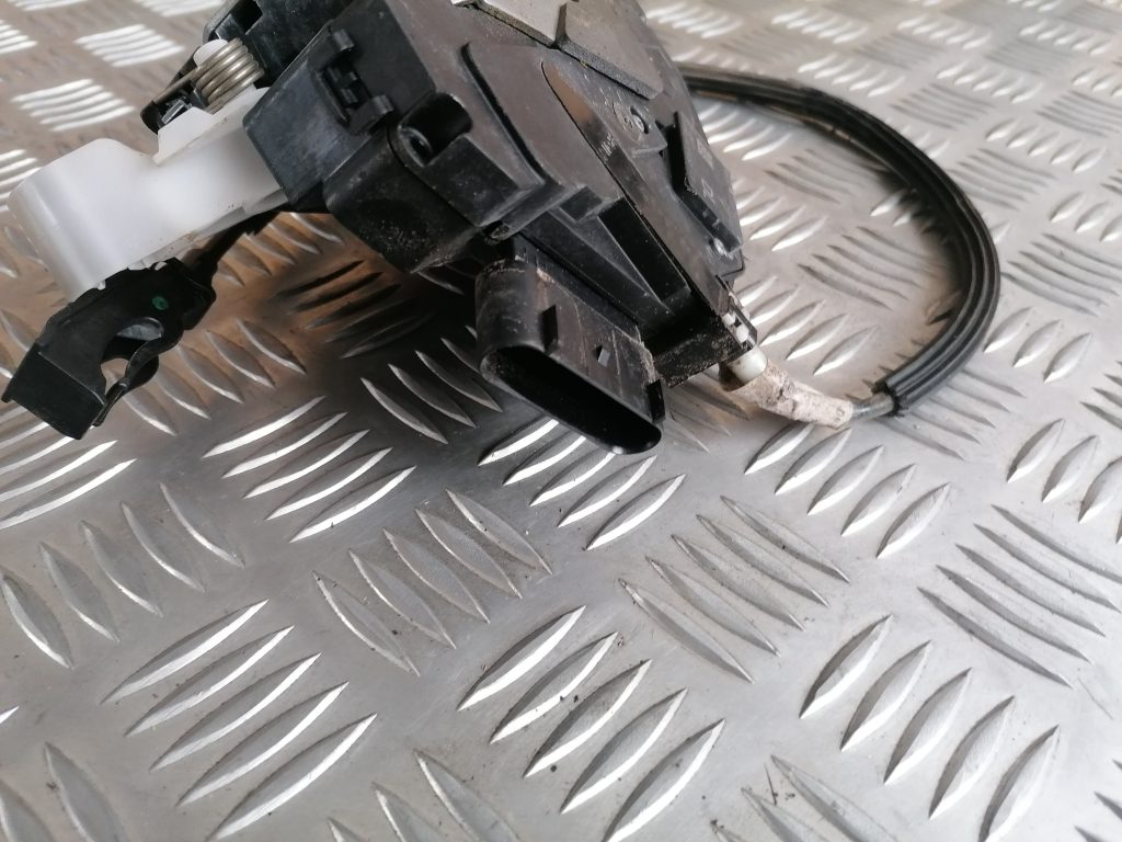 Aizmugurējo labo durvju slēdzene priekš FORD C-MAX 2011