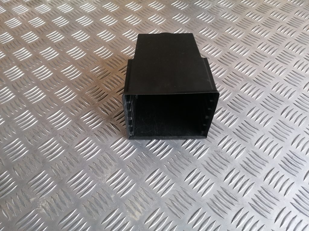 Centrālās konsoles nodalījums priekš FORD C-MAX 2011 1 Centrālās konsoles nodalījums priekš FORD C-MAX 2011