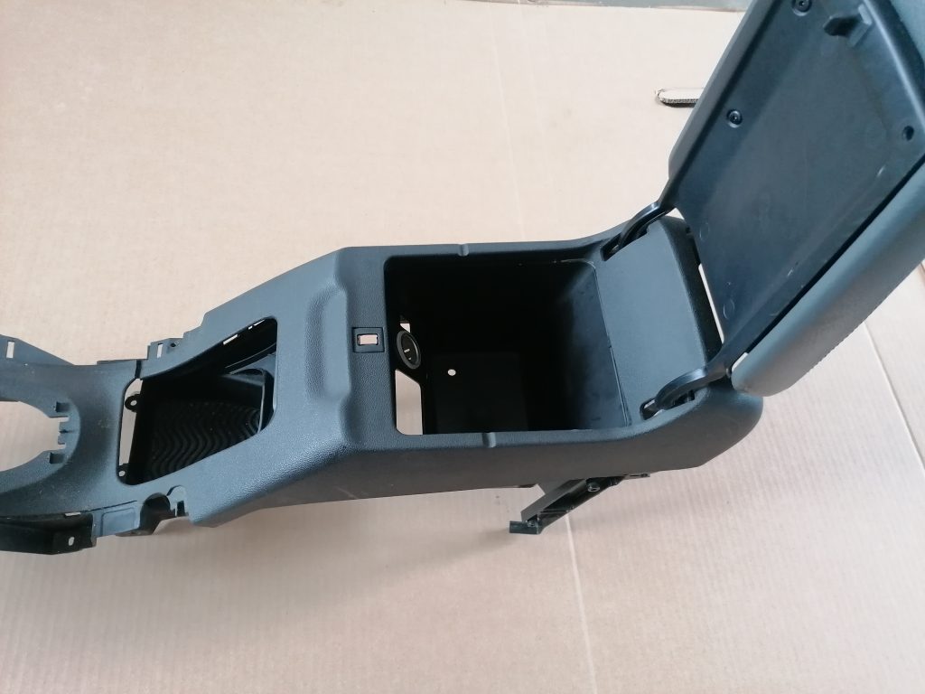 Centrālās konsoles apdares lielākā daļa priekš SAAB 9-3 2002