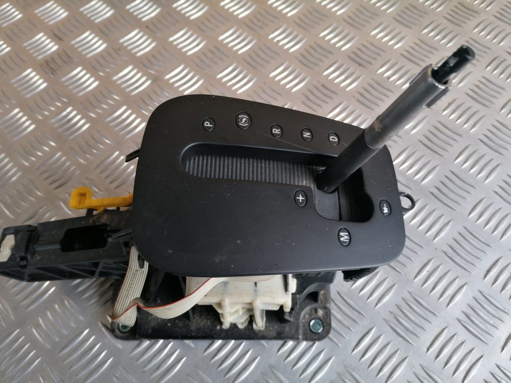 Ātrumu pārslēgšanas slēdzis priekš SAAB 9-3 2002