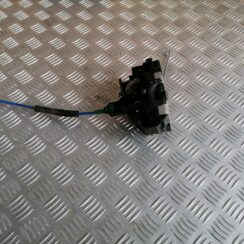 Priekšējo labo durvju slēdzene priekš SAAB 9-3 2002