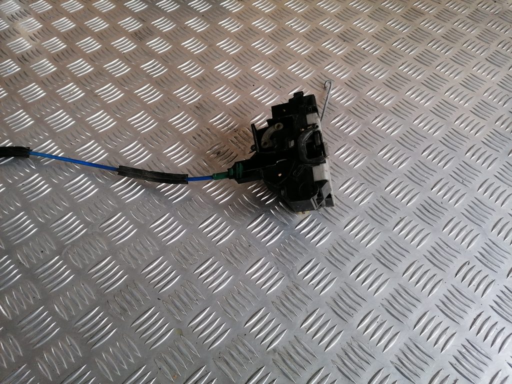 Priekšējo labo durvju slēdzene priekš SAAB 9-3 2002