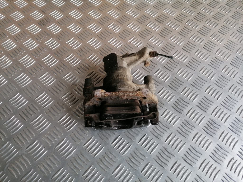 Aizmugurējais kreisais suports priekš SAAB 9-3 2002 2 Aizmugurējais kreisais suports priekš SAAB 9-3 2002