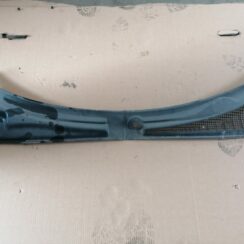 Vējstikla uzlikas (deflektora) režģis priekš SAAB 9-3 2002