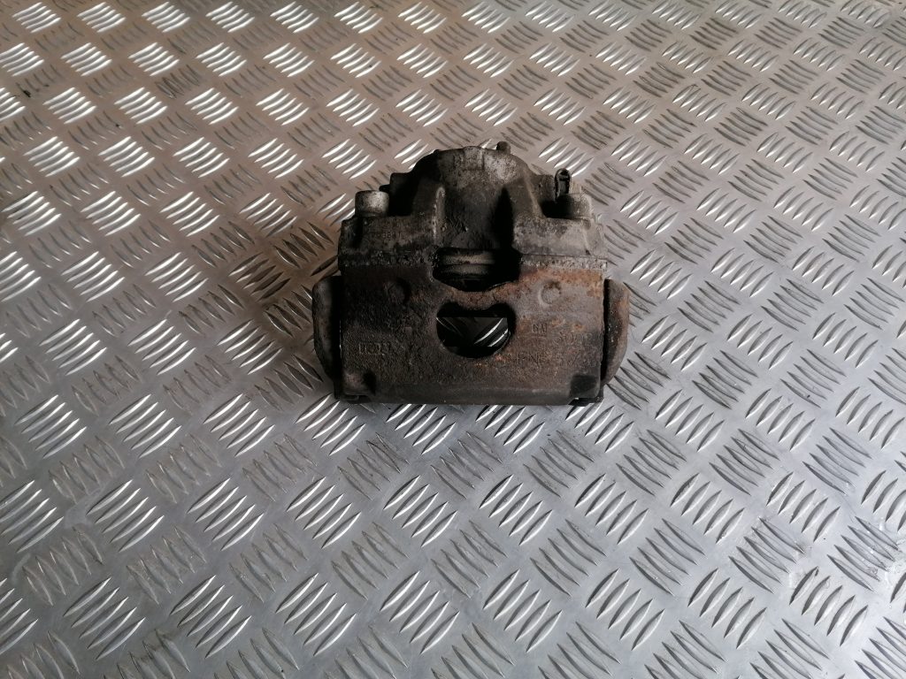 Priekšējais labais suports priekš SAAB 9-3 2002 1 Priekšējais labais suports priekš SAAB 9-3 2002