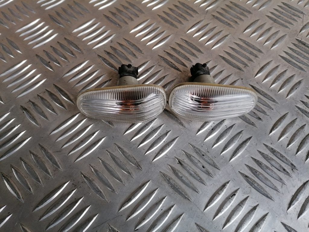 Pagrieziena signala lukturis priekš SAAB 9-3 2002 2 Pagrieziena signala lukturis priekš SAAB 9-3 2002