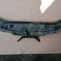 Priekšējā radiatora rāmja augšēja daļa priekš SAAB 9-3 2002