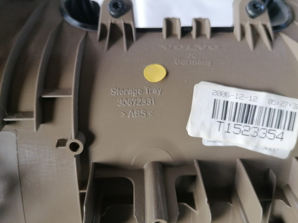 Centrālās konsoles iekšējā plastmasa priekš VOLVO S80 2007 GREY 4 Centrālās konsoles iekšējā plastmasa priekš VOLVO S80 2007 GREY