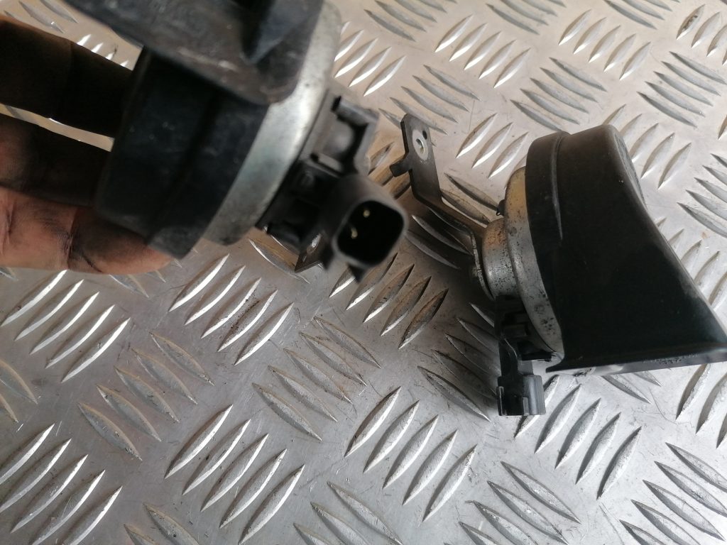 Skaņas signāls priekš VOLVO S80 2007 GREY 2 Skaņas signāls priekš VOLVO S80 2007 GREY