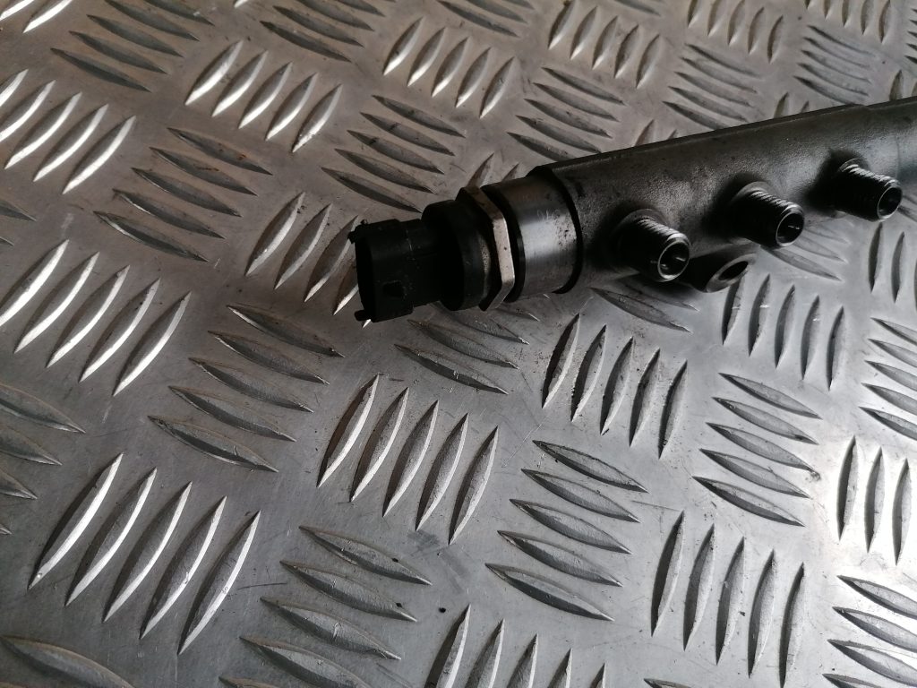 Degvielas sadales caurule priekš VOLVO S80 2007 GREY 4 Degvielas sadales caurule priekš VOLVO S80 2007 GREY