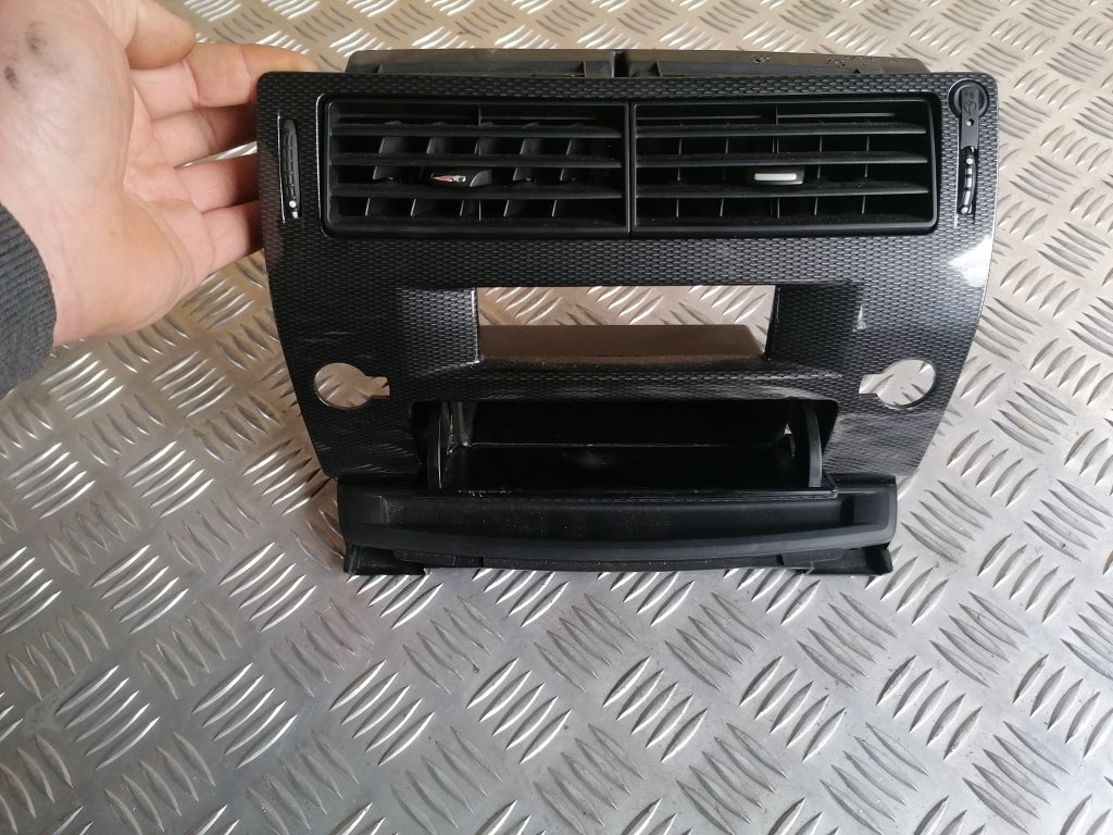 Mērinstrumentu paneļa gaisa vads, centrā priekš CITROEN C4 2006