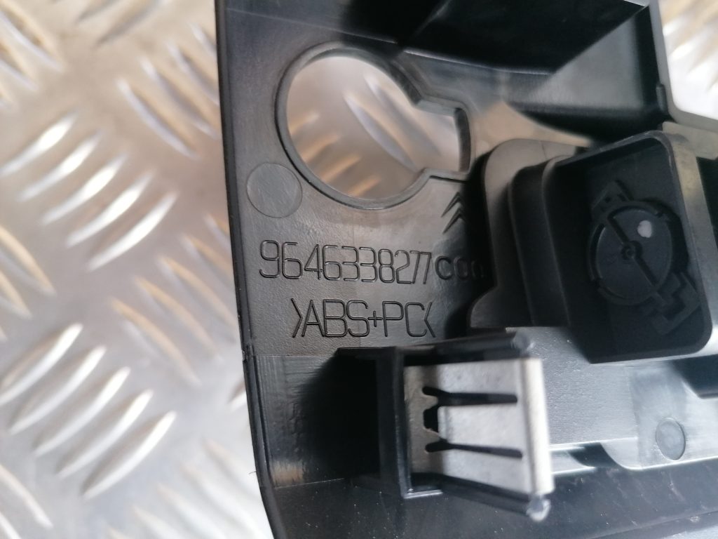 Mērinstrumentu paneļa gaisa vads, centrā priekš CITROEN C4 2006