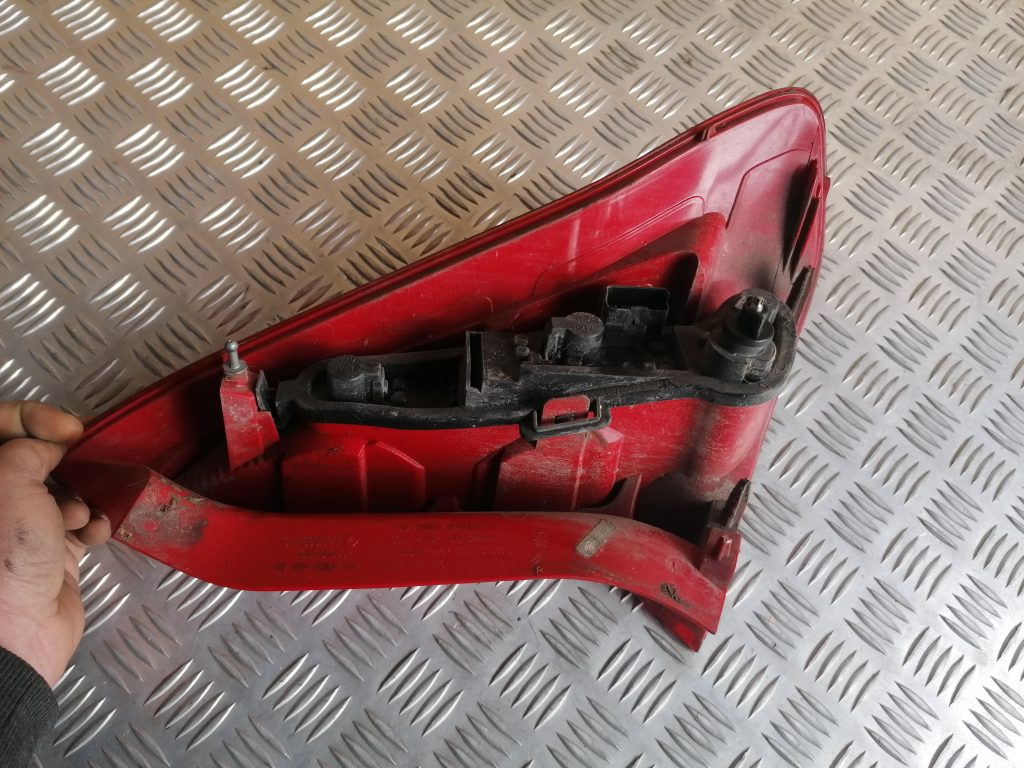 Aizmugurējais kreisais lukturis priekš CITROEN C4 2006