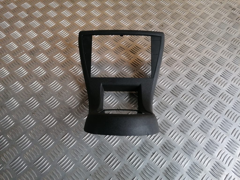 Dekoratīvs rāmis pārnesumu selektoram priekš CITROEN C4 2006