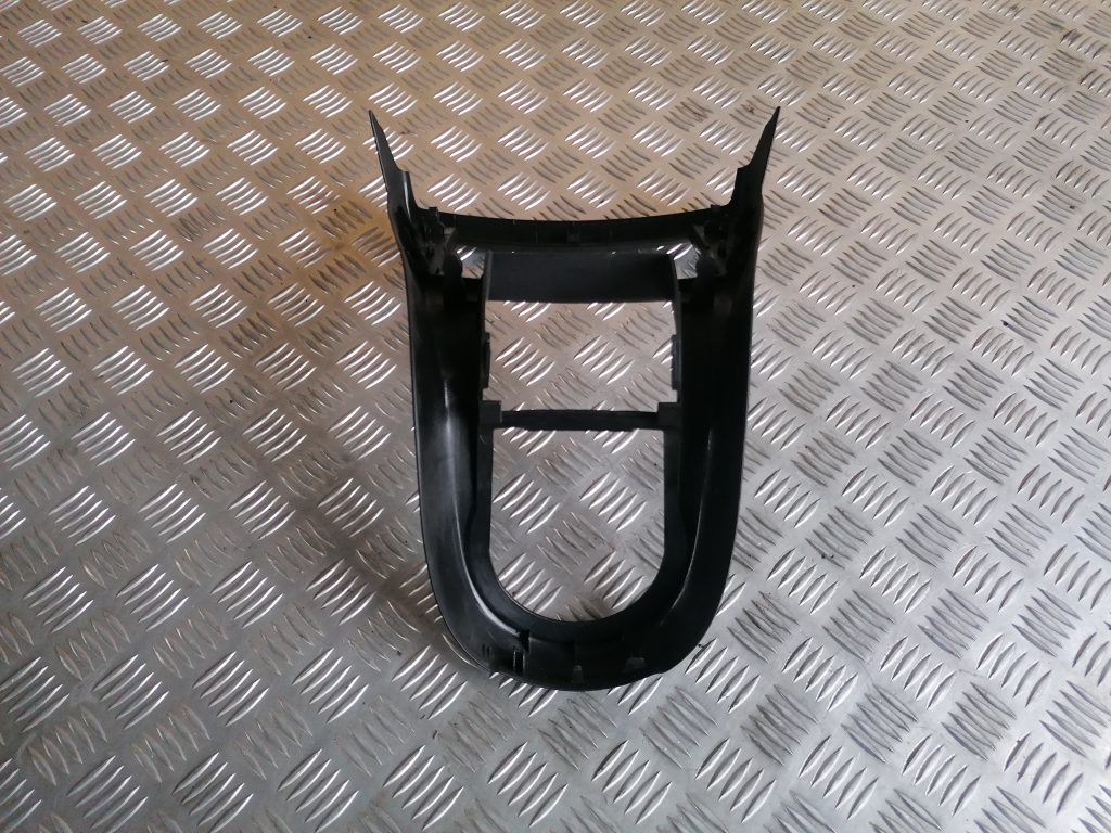 Dekoratīvs rāmis pārnesumu selektoram priekš CITROEN C4 2006