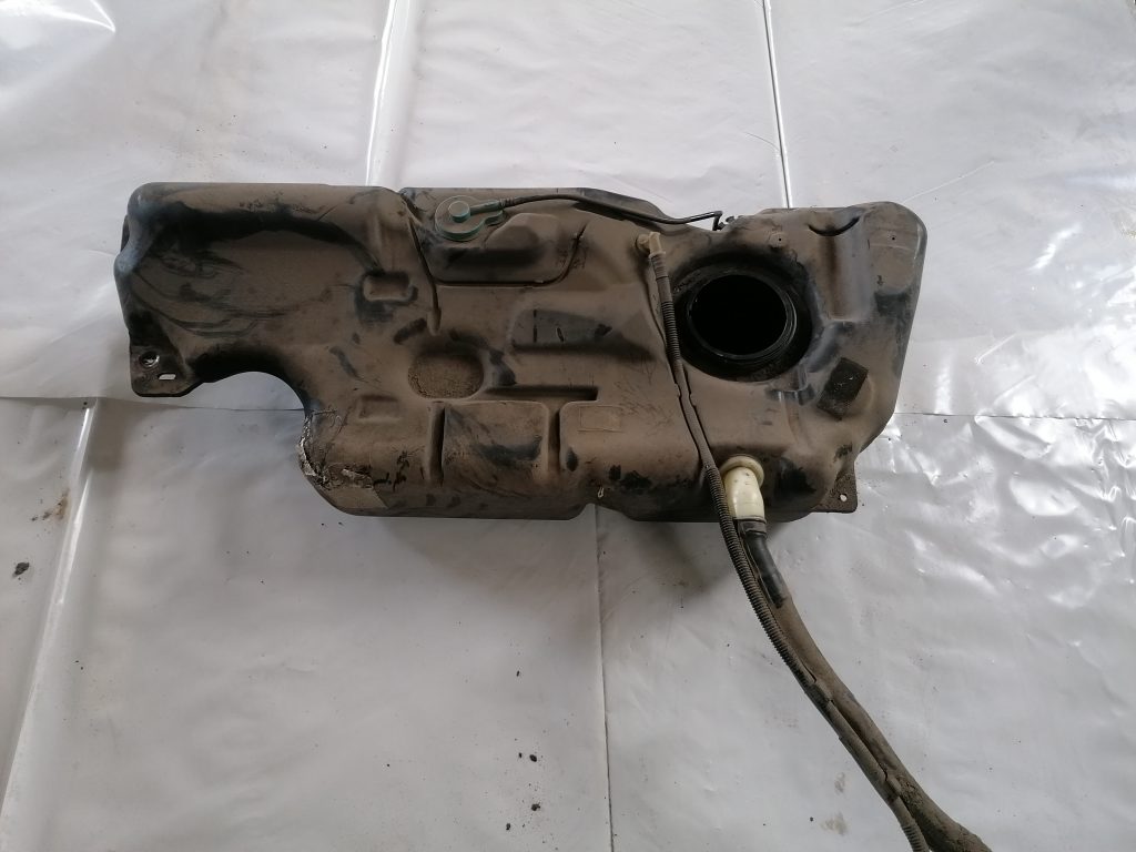 Degvielas tvertne priekš CITROEN C4 2006 1 Degvielas tvertne priekš CITROEN C4 2006