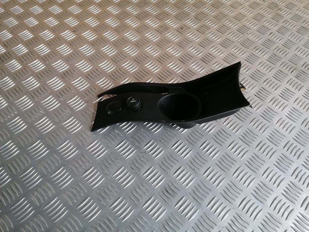 Krūzes turētājs priekš CITROEN C4 2006