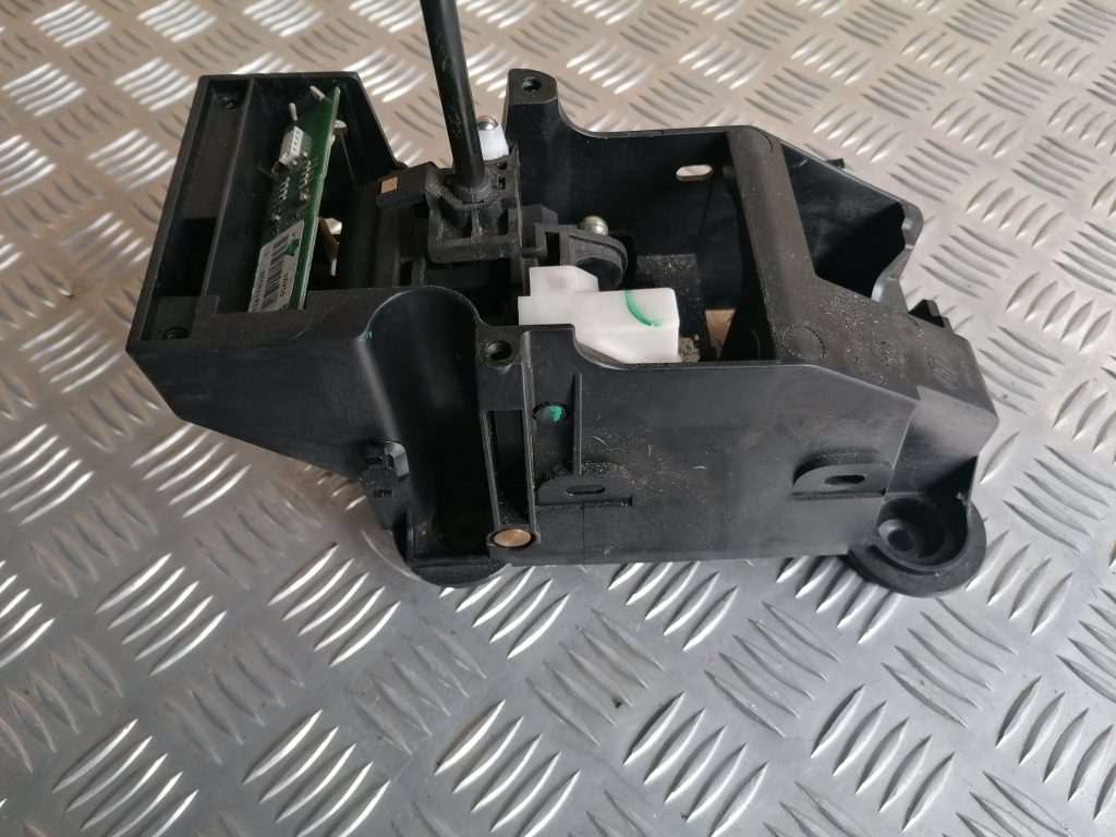 Ātrumu pārslēgšanas slēdzis priekš CITROEN C4 2006 2 Ātrumu pārslēgšanas slēdzis priekš CITROEN C4 2006