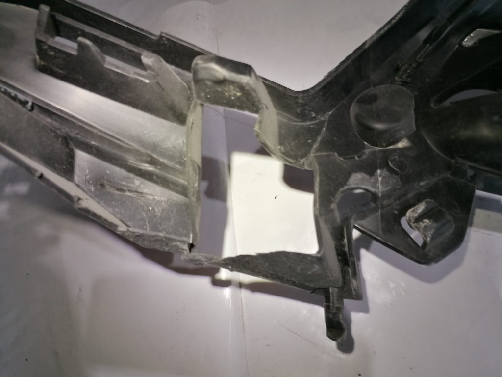 Bufera reste priekš Citroen C4 2011-2016 9687946280