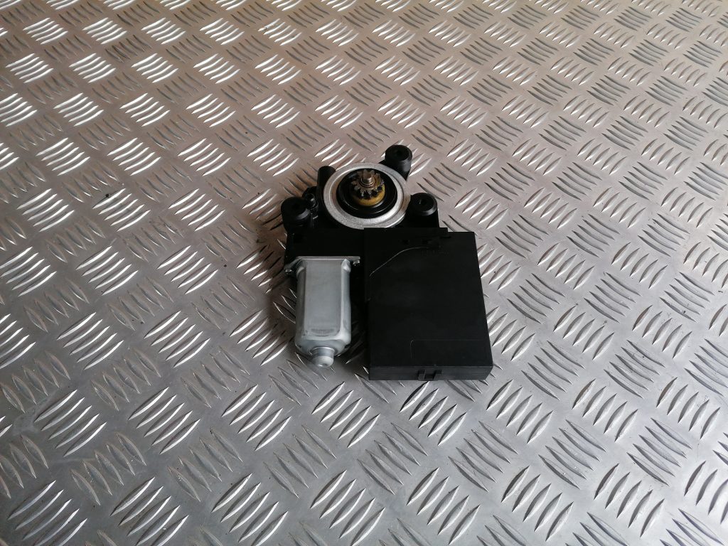 Elektrisko stiklu motors priekš VOLVO C30 2008 TURQUOISE