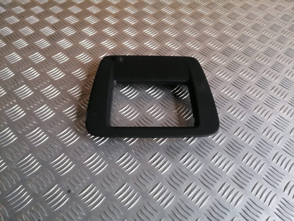 Mērinstrumentu paneļa skaļruņa apdare priekš VOLVO C30 2008 TURQUOISE