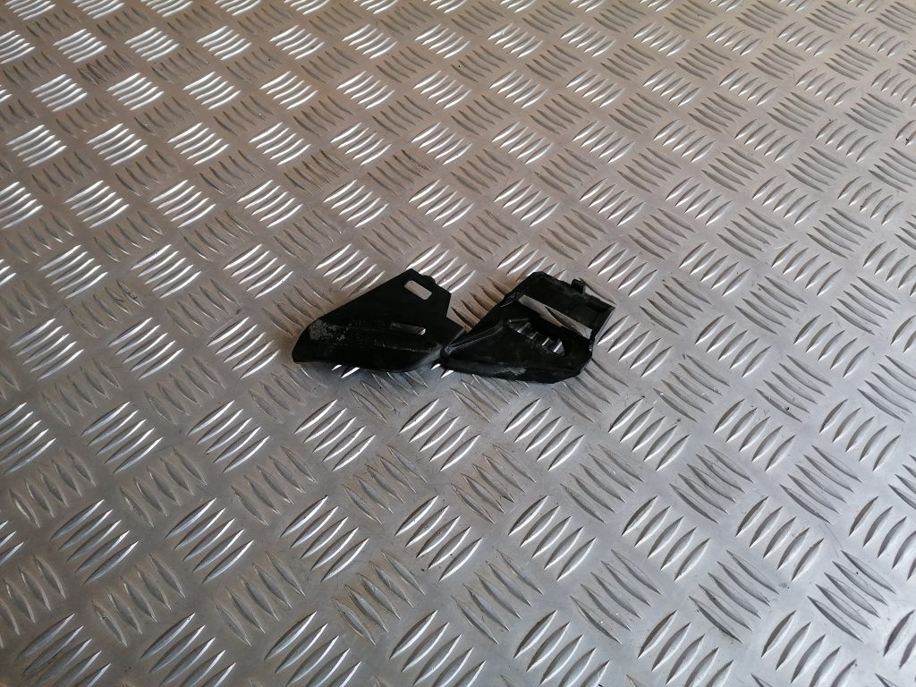 Priekšēja luktura kronšteins priekš VOLVO C30 2008 TURQUOISE 1 Priekšēja luktura kronšteins priekš VOLVO C30 2008 TURQUOISE