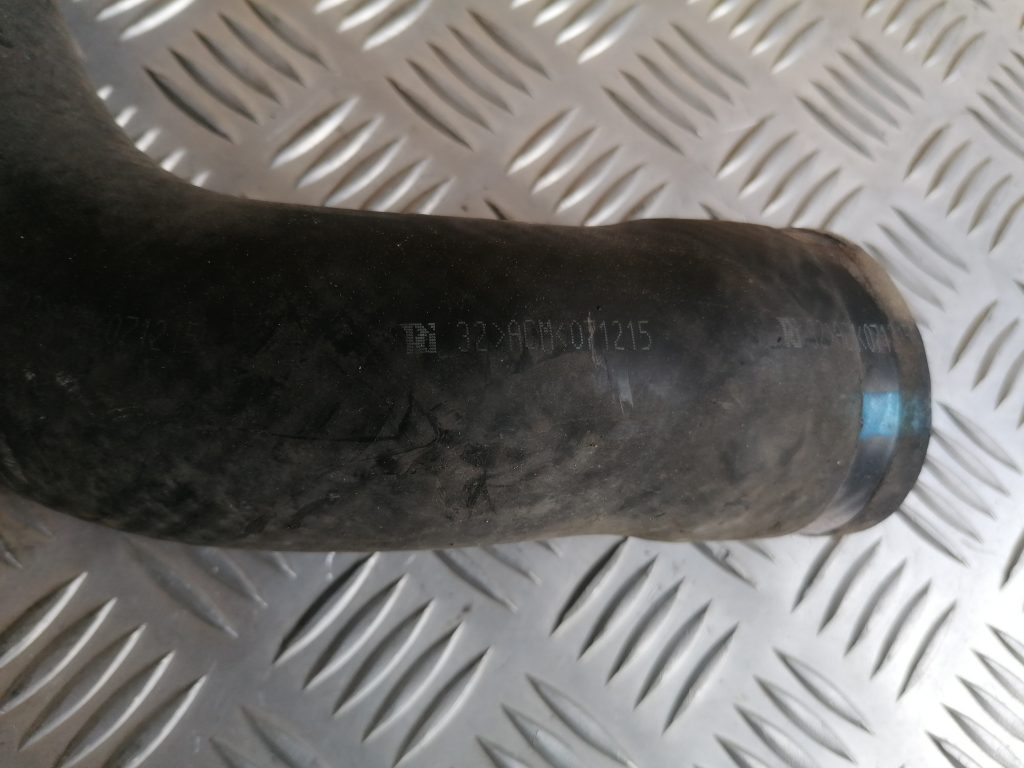 Interkulera caurule priekš VOLVO C30 2008 TURQUOISE