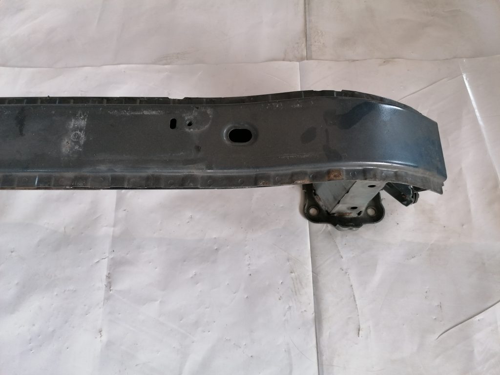 Priekšējā bufera pastiprinātājs priekš VOLVO C30 2008 TURQUOISE