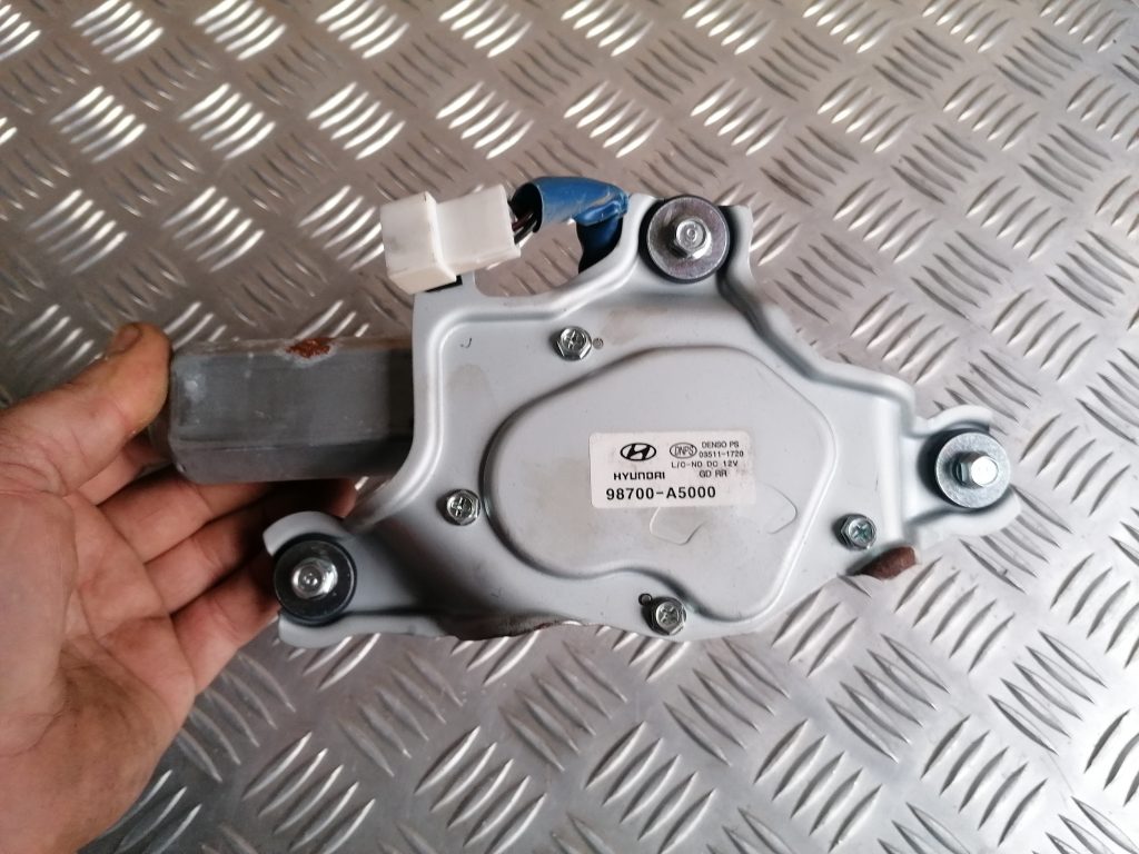 Aizmugurējā stikla tīrītāja motors priekš HYUNDAI I30 2012 4 Aizmugurējā stikla tīrītāja motors priekš HYUNDAI I30 2012