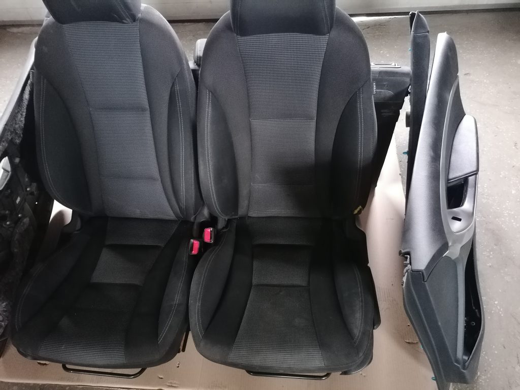 Sēdekļu komplekts priekš HYUNDAI I30 2012