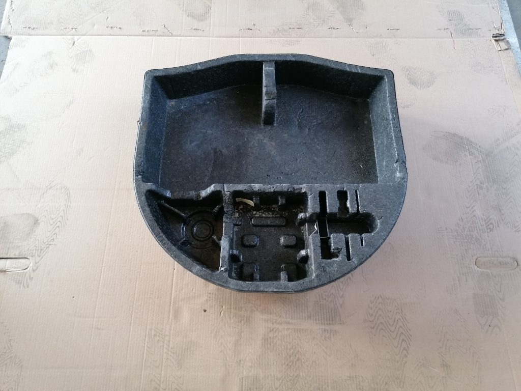 Bagāžnieka nodalījuma instrumentu ieliktnis priekš HYUNDAI I30 2012