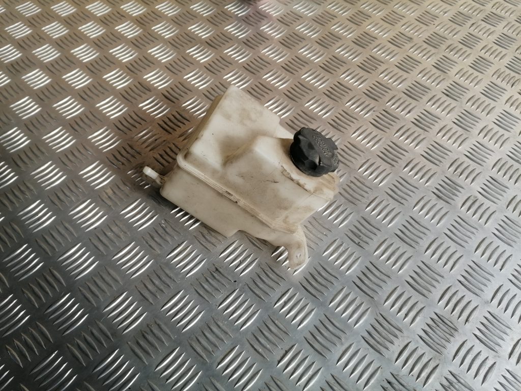 Dzesēšanas šķidruma tvertne priekš HYUNDAI I30 2012