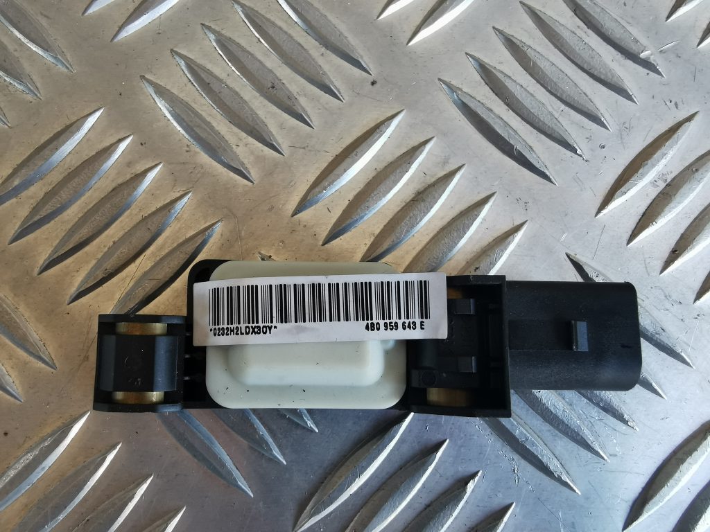 Drošības spilvena trieciensensors priekš VW PHAETON 2005 4 Drošības spilvena trieciensensors priekš VW PHAETON 2005