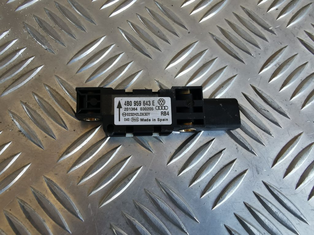 Drošības spilvena trieciensensors priekš VW PHAETON 2005 2 Drošības spilvena trieciensensors priekš VW PHAETON 2005