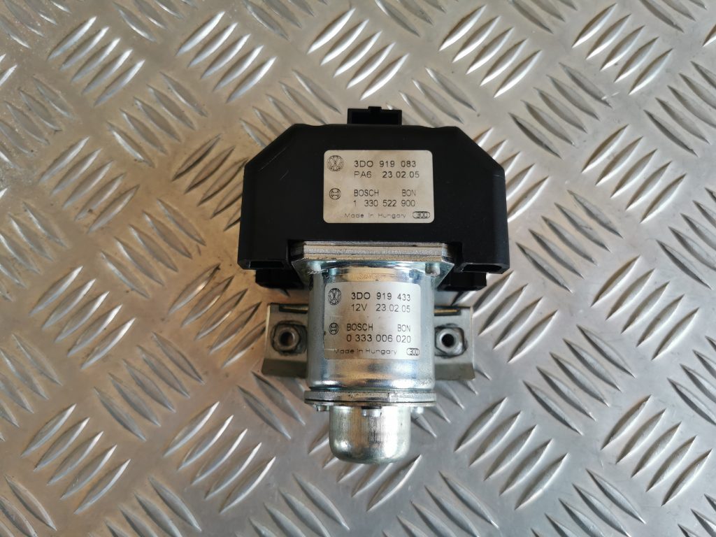 Pozitīva elektrovada klemma priekš VW PHAETON 2005 4 Pozitīva elektrovada klemma priekš VW PHAETON 2005