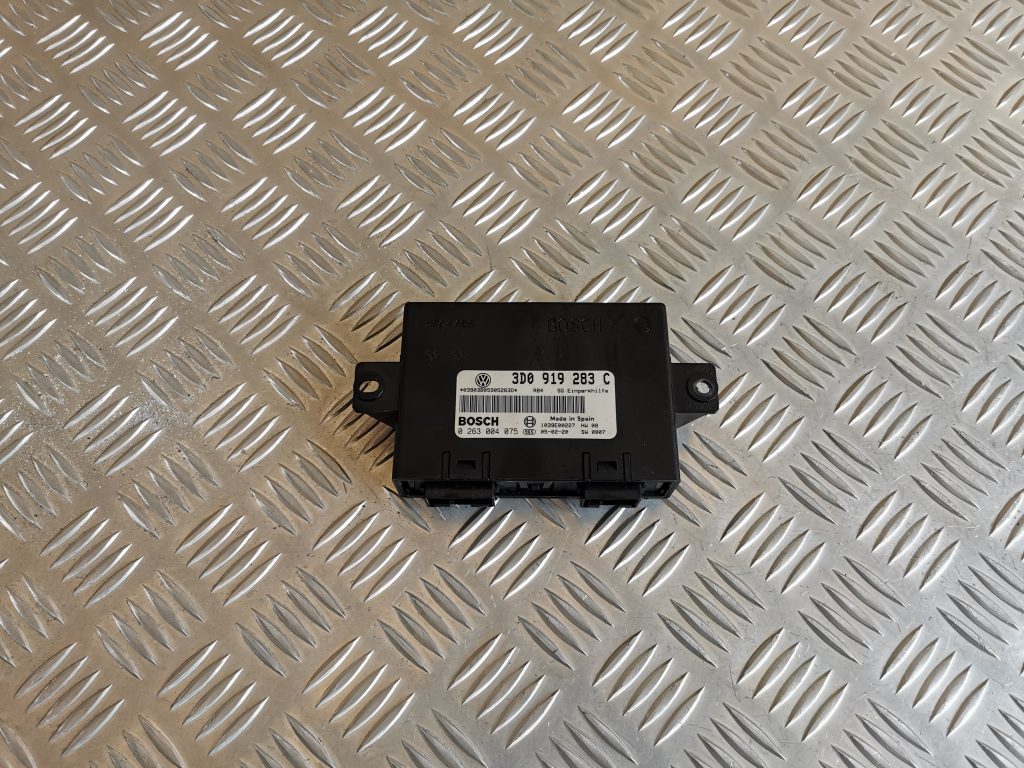 Parkošanās devēju vadības bloks priekš VW PHAETON 2005 1 Parkošanās devēju vadības bloks priekš VW PHAETON 2005