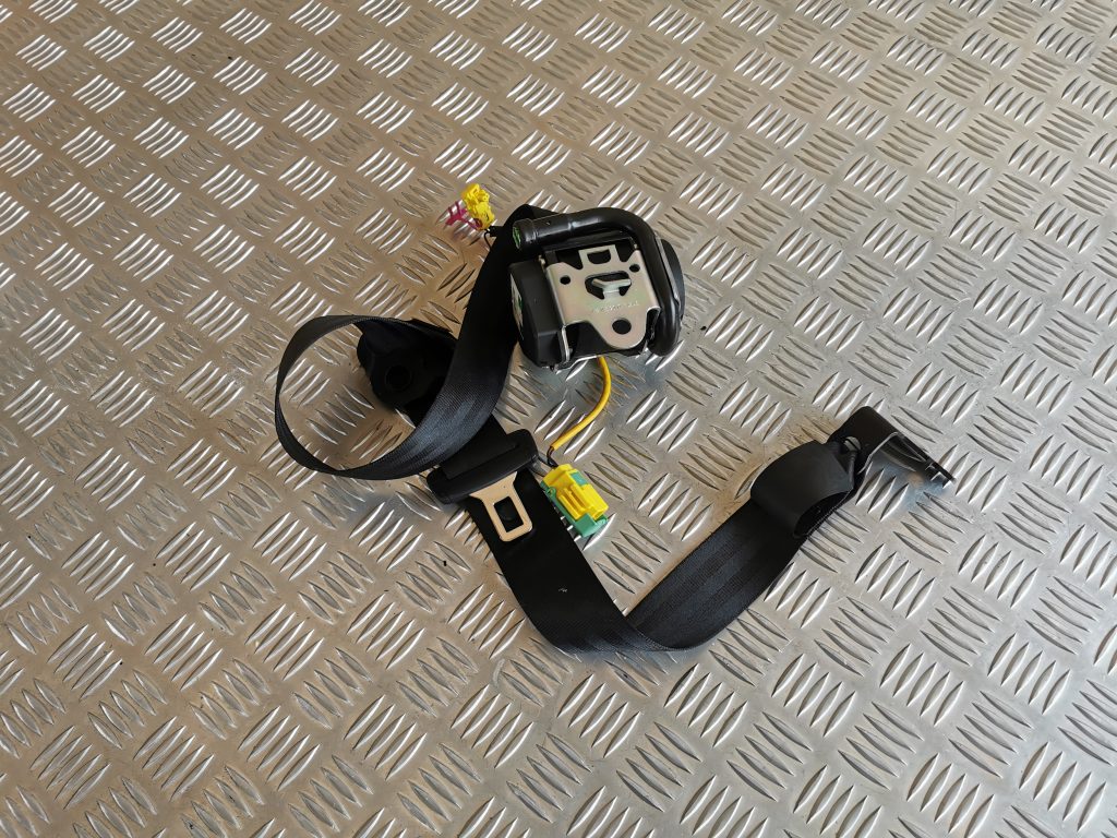 Aizmugurējā labā drošības josta priekš VW PHAETON 2005 1 Aizmugurējā labā drošības josta priekš VW PHAETON 2005