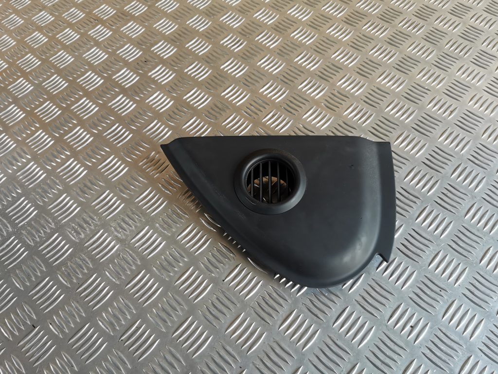 Mērinstrumentu paneļa sānu apdare priekš VW PHAETON 2005