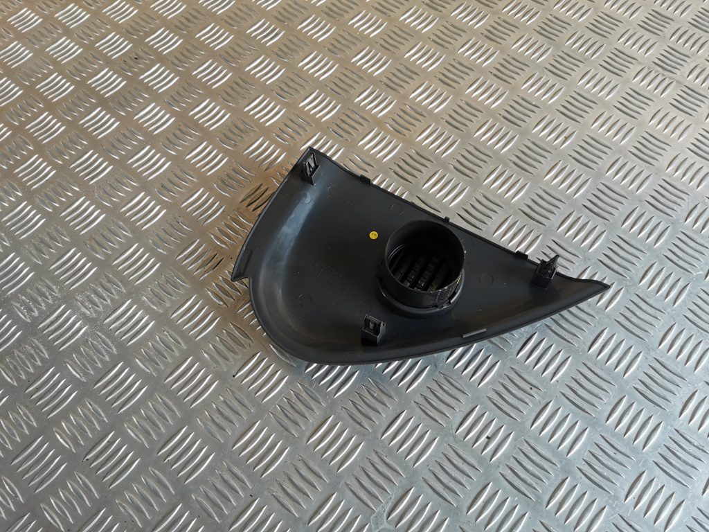 Mērinstrumentu paneļa sānu apdare priekš VW PHAETON 2005