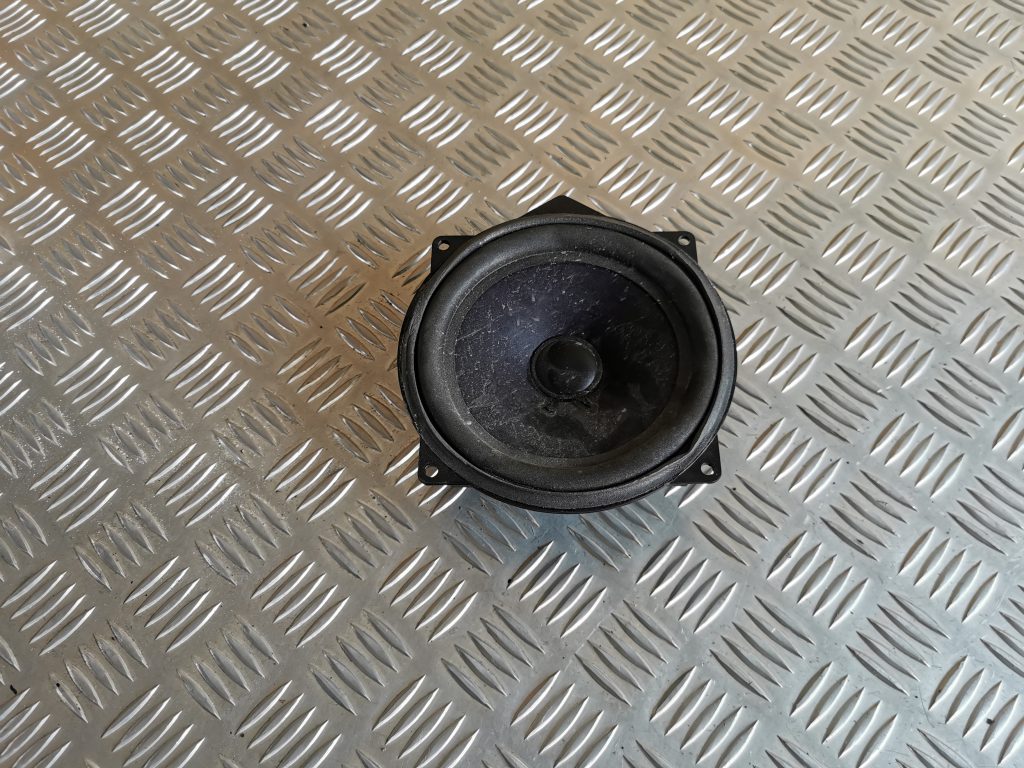 Durvju skaļrunis, apakšā priekš VW PHAETON 2005 1 Durvju skaļrunis, apakšā priekš VW PHAETON 2005