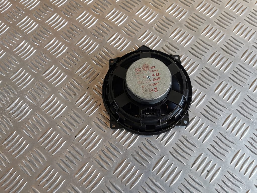 Durvju skaļrunis, apakšā priekš VW PHAETON 2005 2 Durvju skaļrunis, apakšā priekš VW PHAETON 2005