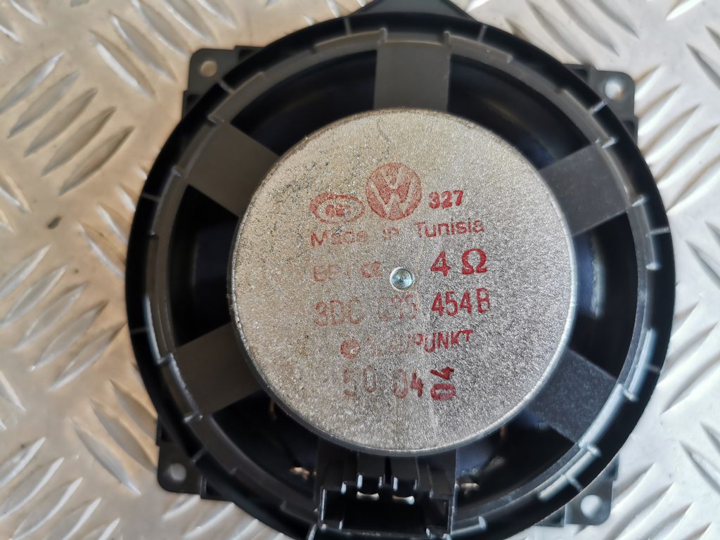 Durvju skaļrunis, apakšā priekš VW PHAETON 2005 3 Durvju skaļrunis, apakšā priekš VW PHAETON 2005