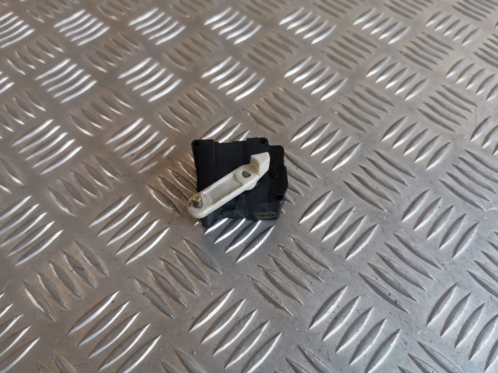 Apsildes sistēmas aktuators priekš VW PHAETON 2005