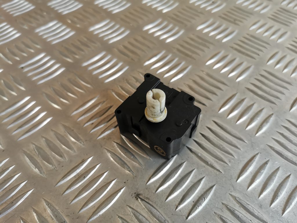 Apsildes sistēmas aktuators priekš VW PHAETON 2005 1 Apsildes sistēmas aktuators priekš VW PHAETON 2005