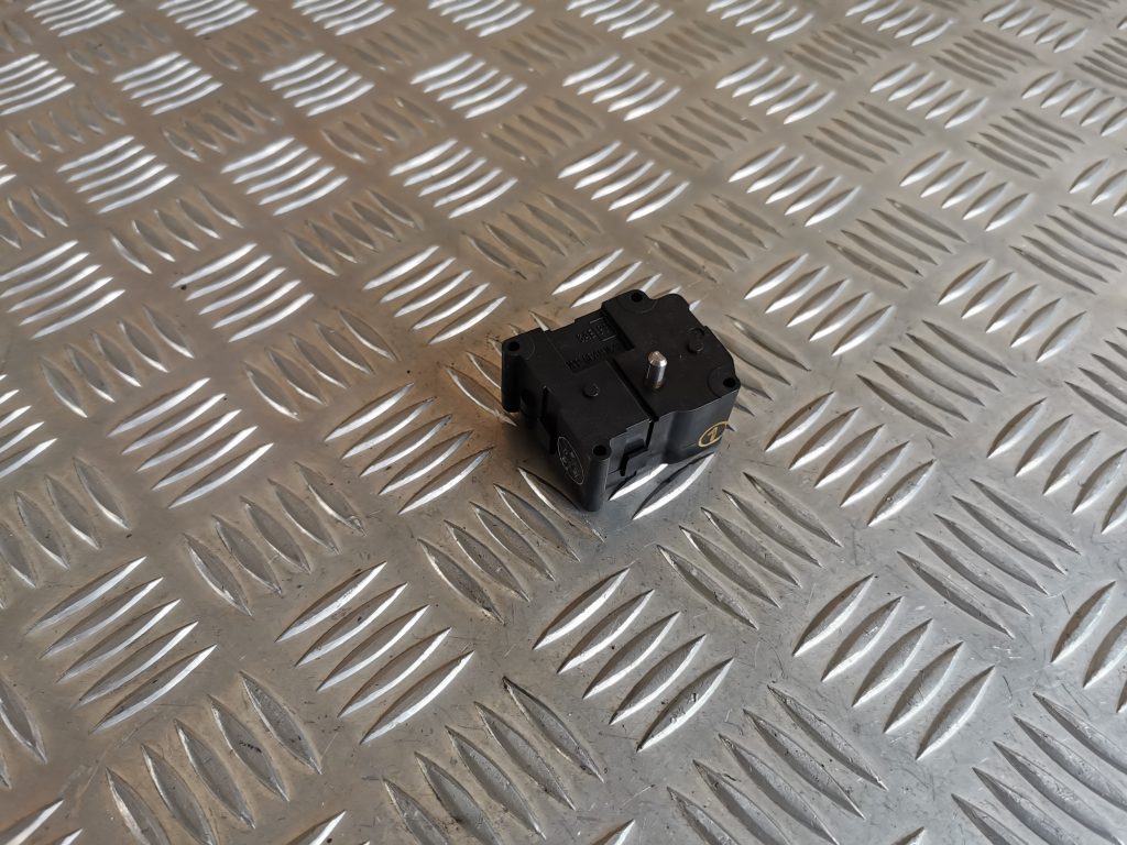 Apsildes sistēmas aktuators priekš VW PHAETON 2005