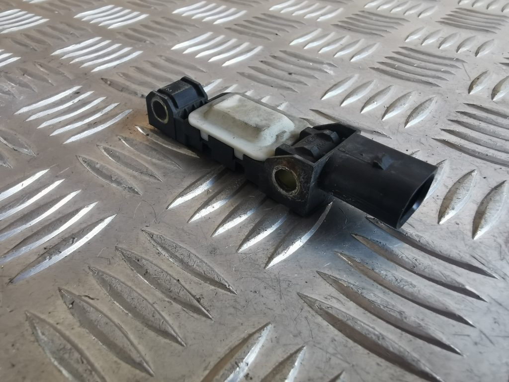 Drošības spilvena trieciensensors priekš VW PHAETON 2005 3 Drošības spilvena trieciensensors priekš VW PHAETON 2005