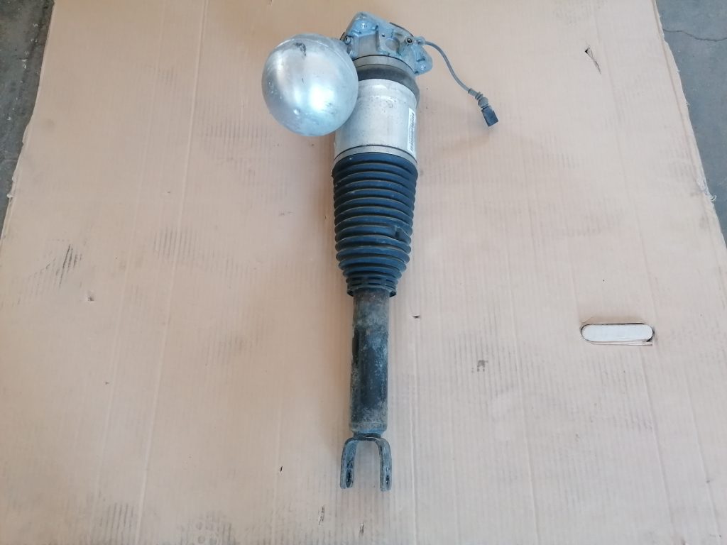 Pneimoatsperes statnis aizmugurējais priekš VW PHAETON 2005 1 Pneimoatsperes statnis aizmugurējais priekš VW PHAETON 2005