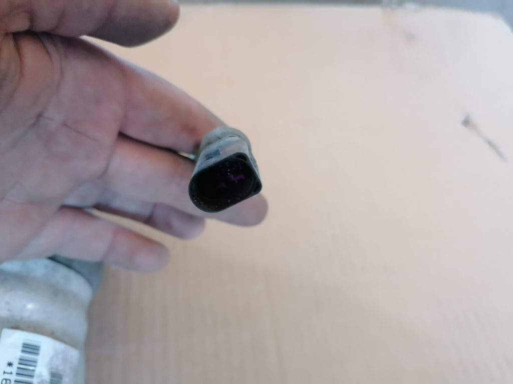 Pneimoatsperes statnis aizmugurējais priekš VW PHAETON 2005 3 Pneimoatsperes statnis aizmugurējais priekš VW PHAETON 2005